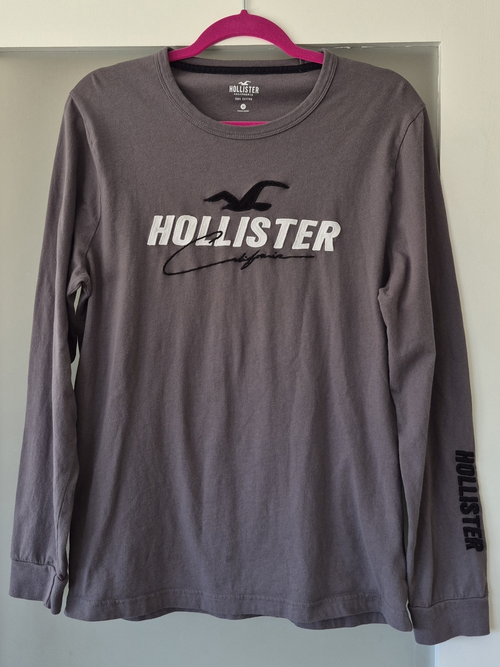Hollister Gray Long Sleeve Logo Tee with White & Black Print